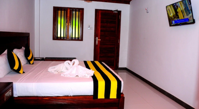 Happy Banana Hotel & Restaurant