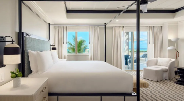 Двухместный номер Standard с балконом и oceanfront The Ritz-Carlton, Grand Cayman
