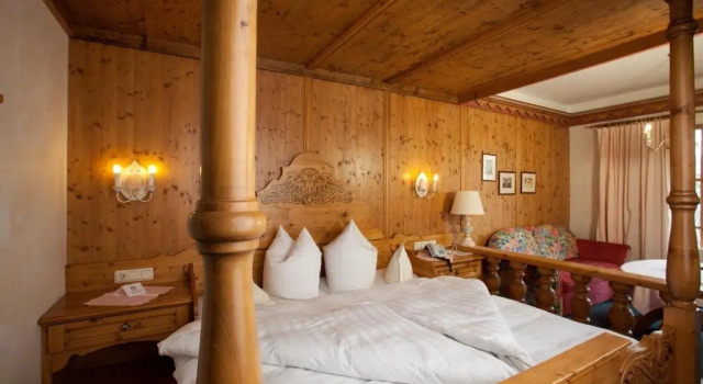 Двухместный номер Deluxe с балконом Das Traditionshotel Schwarzer Adler