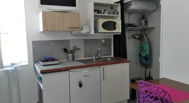 Студия Chambre 1 PERSONNE et STUDIO 1 personne Avec Entrée Libre et Salle de Bain Privée