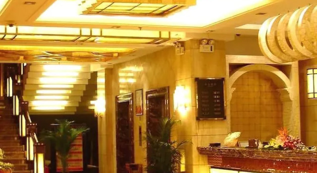 Kunming He Ri Jun Hotel, Rezerwuj Hotel Hotele w Kunming z parkingiem, Parking