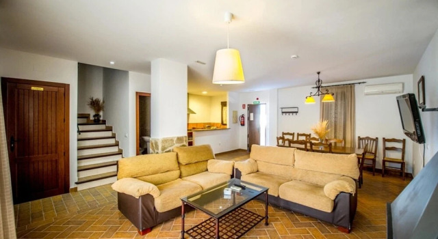 House With 4 Bedrooms in Venta del Charco, With Wonderful Mountain Vie, Varaa Hotelli Cardena Madrid