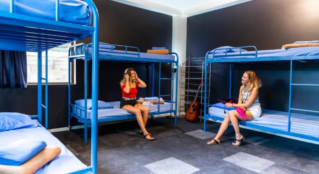 Кровать в общем номере Chill Backpackers