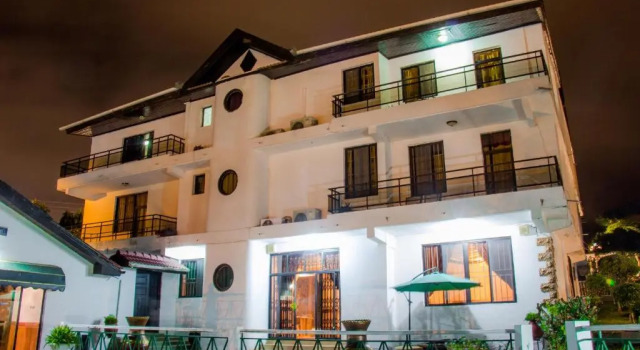 Люкс с видом на бассейн Hill View Hotel McCarthy Hills