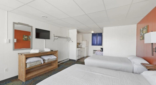 Четырёхместный семейный номер Standard с балконом и с видом на город Blue Wave Inn - Ocean City