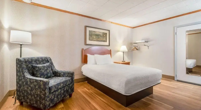 Двухместный номер Standard Цокольный этаж Ramada by Wyndham State College Hotel & Conference Center