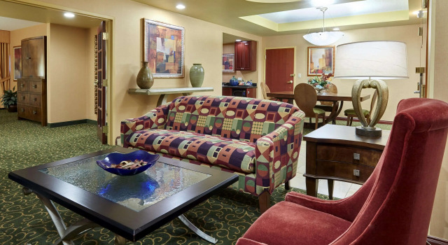 Embassy Suites Hampton Roads - Hotel, Spa and Convention Center, 예약 호텔 햄프턴 버지니아