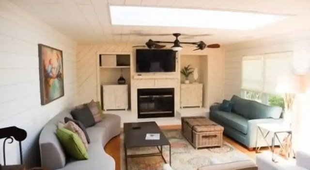 Коттедж Beach Blossom - Bright, Updated Unit with Hot Tub on Patio by RedAwning