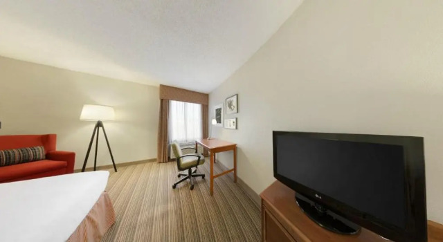 Четырёхместный номер Standard Country Inn & Suites by Radisson, Atlanta Galleria-Ballpark, GA