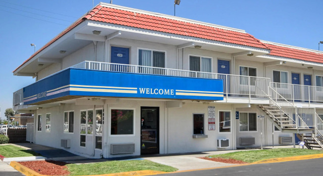 Motel 6 Fresno - Blackstone South