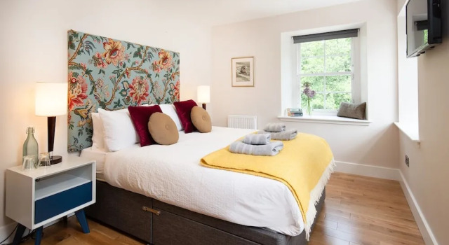 Mill House - self catering sleeps 10, Book Feriehus Crieff Perthshire