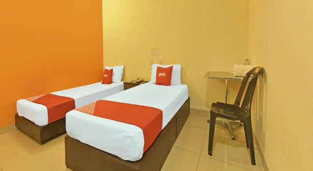 OYO 90733 Parkway Inn Hotel