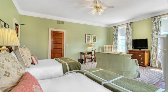 Четырёхместный номер Standard Omni Mount Washington Resort & Spa