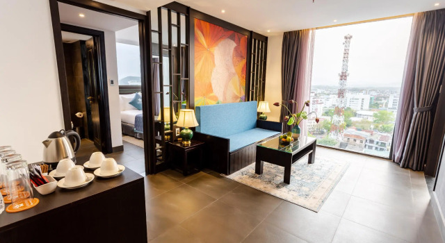 Семейный люкс White Lotus Hue Hotel