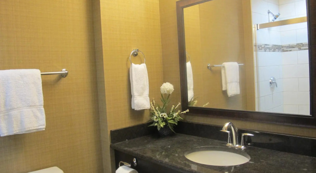 Люкс Deluxe Best Western Plus Okotoks Inn & Suites