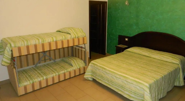 Четырёхместный номер Standard с балконом Baia Santa Margherita B&B