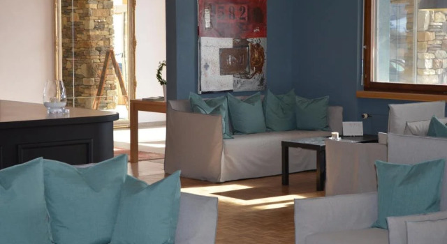Hotel Miraval, Varaa Hotelli Vella Surselva