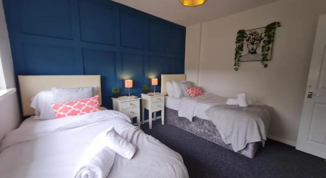 ** family 3 Bed house BPW, with private garden **, Забронировать Отель Мертир-Тидвилл Brecon Beacons, рядом с Парк и музей Cyfarthfa