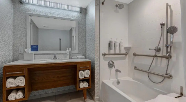 Двухместный люкс Accessible Home2 Suites by Hilton Orlando International Drive South