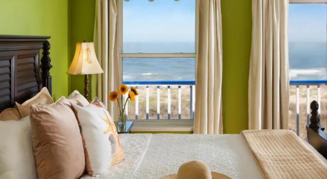 Люкс с балконом Bayfront Marin House
