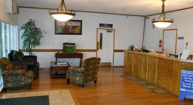 GuestHouse Inn & Suites Eugene / Springfield, Забронировать Отель Юджин Willamette Valley, рядом с Riverbend Hospital