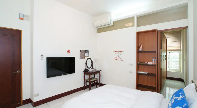 Четырёхместный семейный люкс с 2 комнатами Jamie home stay