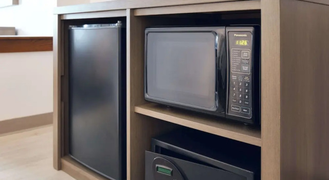 Четырёхместный номер Standard с видом на бассейн Comfort Suites Milwaukee Airport