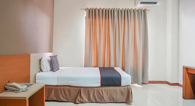 Standard Twin room Collection O 90724 Hotel Sinar Sidoarjo