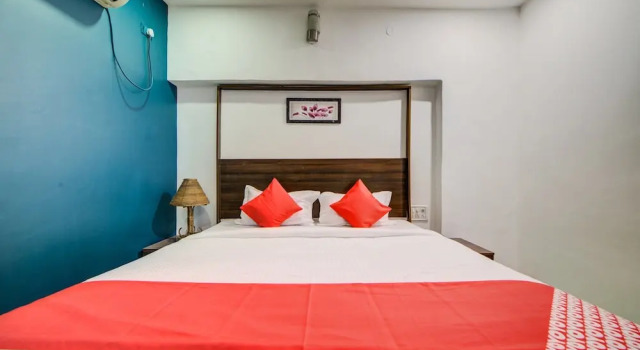 Двухместный номер Standard OYO 4025 Hotel Meredian Orchid