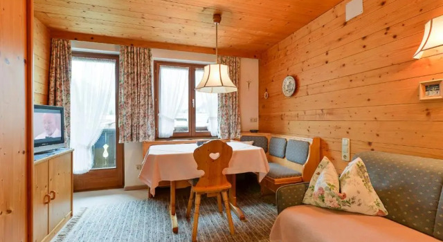 Appartementhaus Holiday, Забронировать Отель Лех Lech - Zürs, рядом с Горнолыжный подъемник Шлегелькопфбан