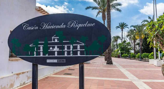 Modern Homely Ground floor 2 Bed Apartment in Hacienda Riquelme EO2201, Rezerwuj Apartament Hotele w Murcja z parkingiem, Parking