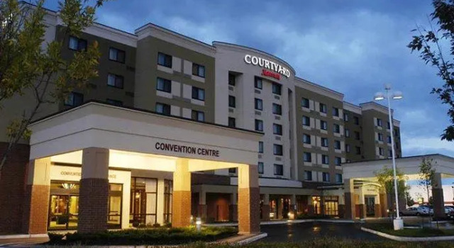 Кровать в общем номере Courtyard by Marriott Toronto Brampton