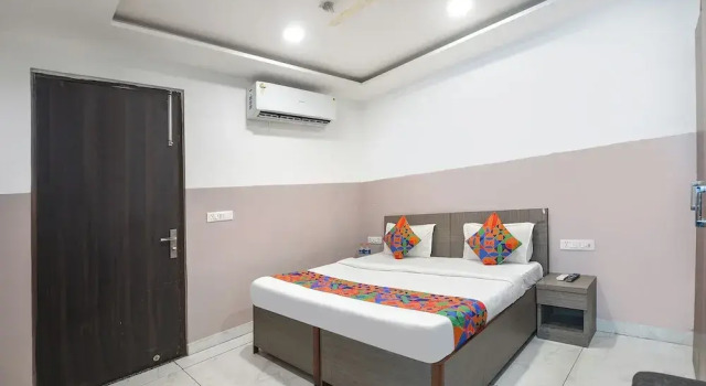 Номер Deluxe FabHotel Shaagun and Banquets