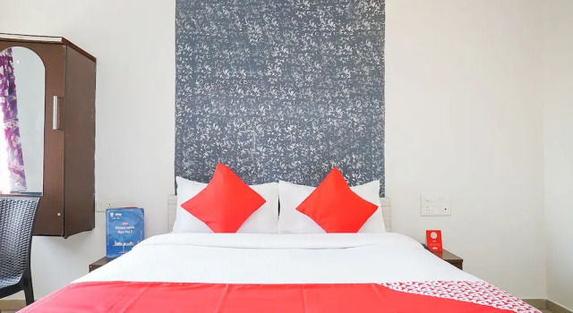 OYO 18653 Hotel Swami Samarth