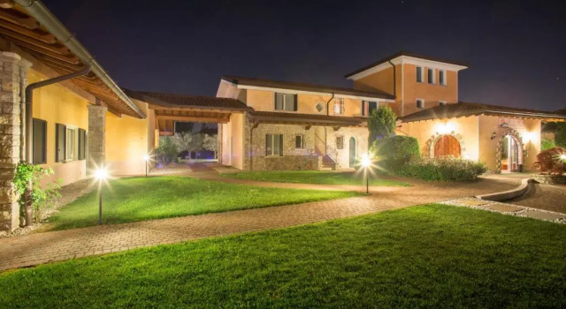 Garda Hill Boutique Apartments with Panoramic Pools e Agriturismo, Забронировать Апартаменты/квартира Отели в центре Сояно-дель-Лаго с завтраком, отели в центре Сояно-дель-Лаго с завтраком