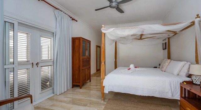 5-star villa near Playa Blanca Beach, Book Villa Hoteller i Veron med parkering, Parkering