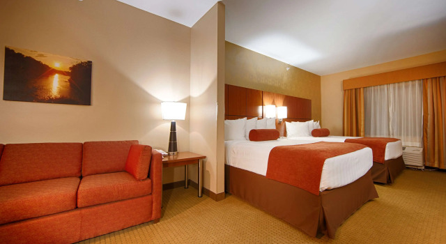 Четырёхместный люкс Best Western Plus Finger Lakes Inn & Suites