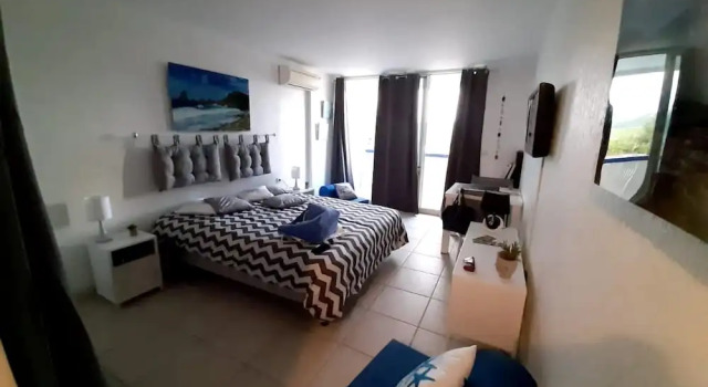 Studio in Le Gosier, with Pool Access, Furnished Balcony And Wifi - 10 M From the Beach, Prenota Appartamento Hotel a Grande-Terre con piscina, Piscina