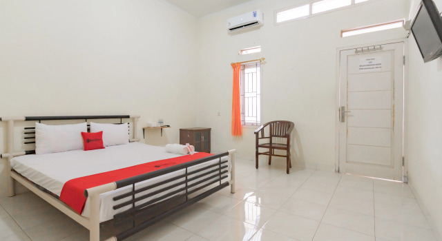 RedDoorz Syariah Near Tugu Pandanwangi Cianjur, Book Hotel Cianjur West Java