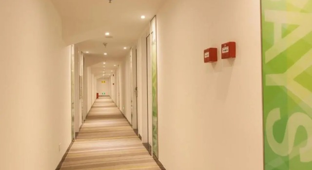 7 Days Inn·Yunfu Jinshan Bus Terminal, Boek Hotel Hotels in Guangdong met parkeren, Parkeren