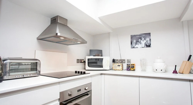 Contemporary 3 Bedroom Apartment In Battersea, Varaa Huoneisto Asunnot kohteessa Merseyside, Huoneisto