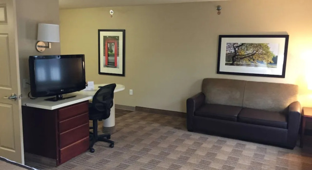 Четырёхместный люкс Studio 6 Suites Jacksonville Deerwood Park FL