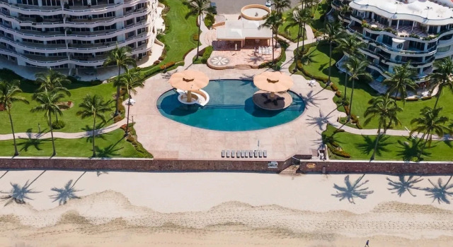 Коттедж Ocean Front Penthouse Pool Sleeps 8 People