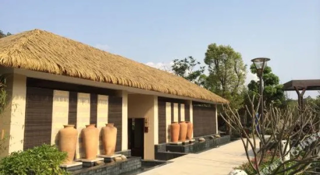 Yihe Hot Spring City Hotel, Rezerwuj Hotel Hotele w Jiangmen z parkingiem, Parking