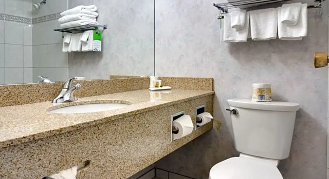 Номер Standard Days Inn by Wyndham Calgary South