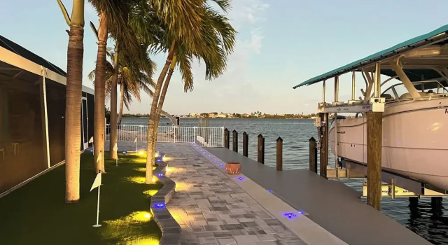 Коттедж с 2 комнатами Waterfront Matlacha Home w/ Hot Tub & Grill!
