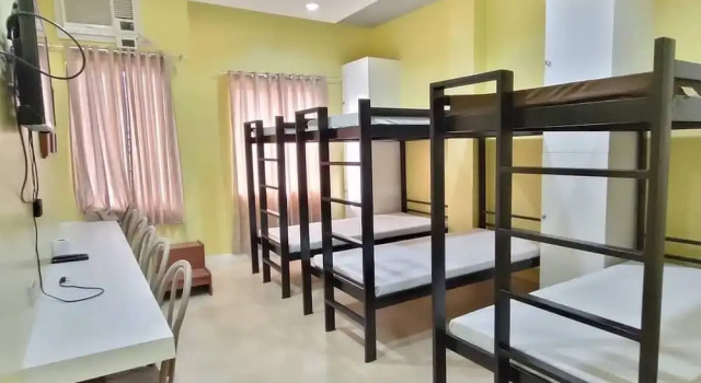 Кровать в общем номере Royale House Hotel Davao powered by Cocotel