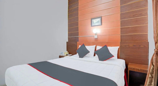 Номер Standard Hotel O Padang near Pantai Padang formerly Hotel Ranah Bundo