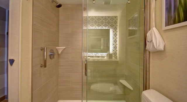 Номер Standard с балконом и oceanfront DoubleTree by Hilton Virginia Beach