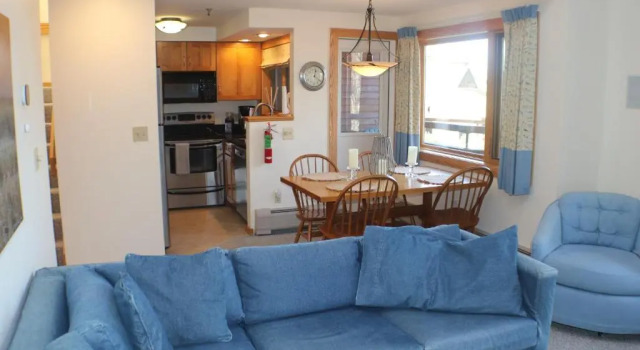 Two bedroom condo with Sports Center, Shuttle service Highridge I3, Varaa Hotelli Hotellit New England uima-altaalla, Uima-allas